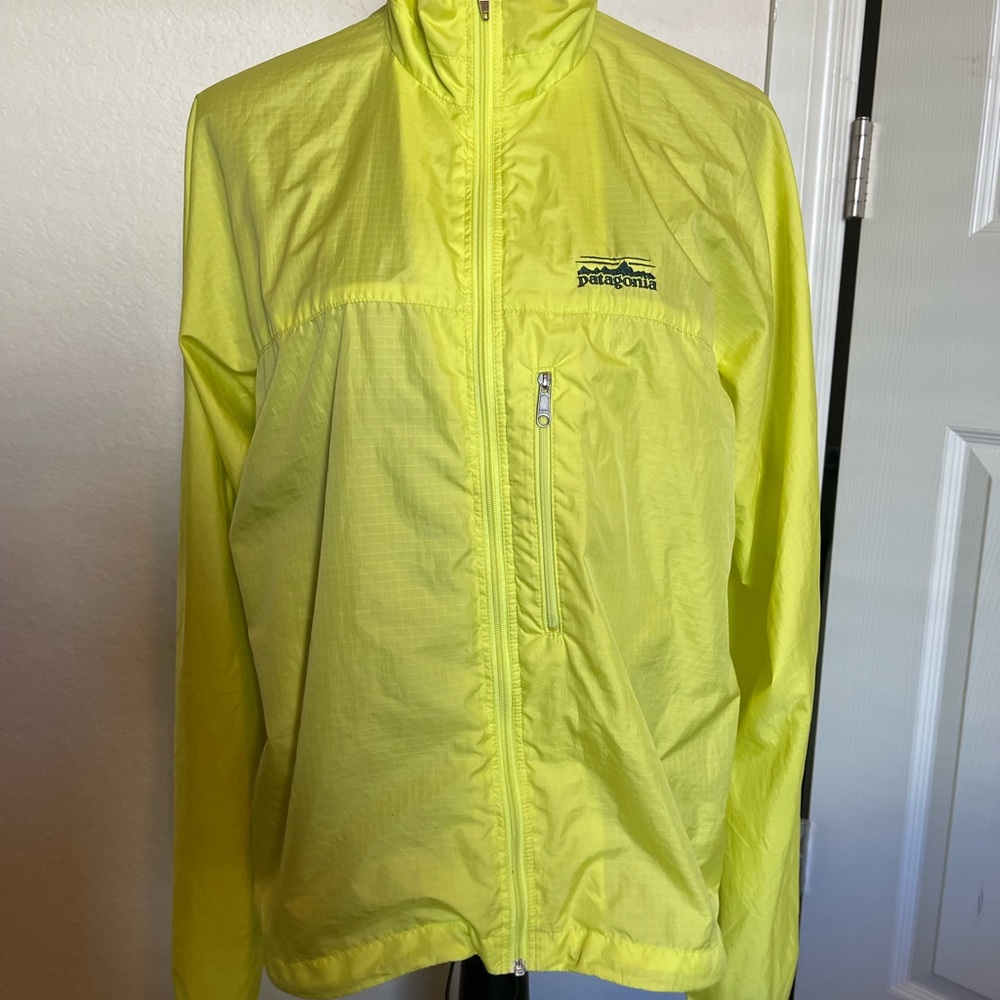 Patagonia, Lime green, women’s size medium windbreaker. It is in great condition